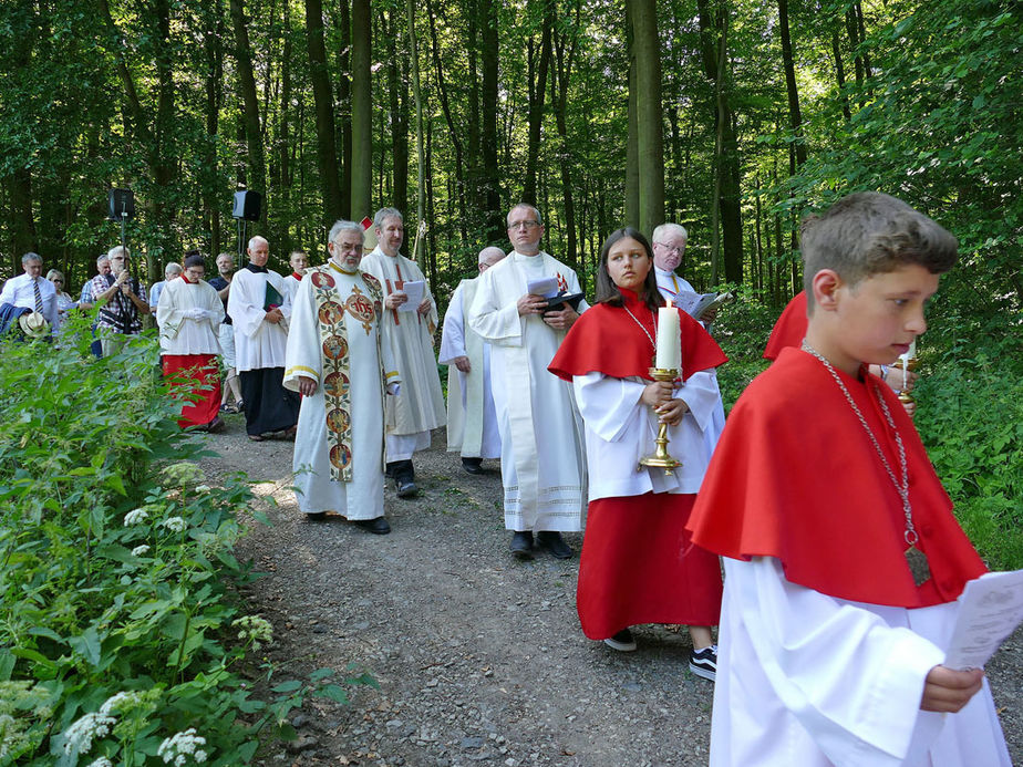 Festgottesdienst zum 1.000 Todestag des Heiligen Heimerads auf dem Hasunger Berg (Foto: Karl-Franz Thiede)